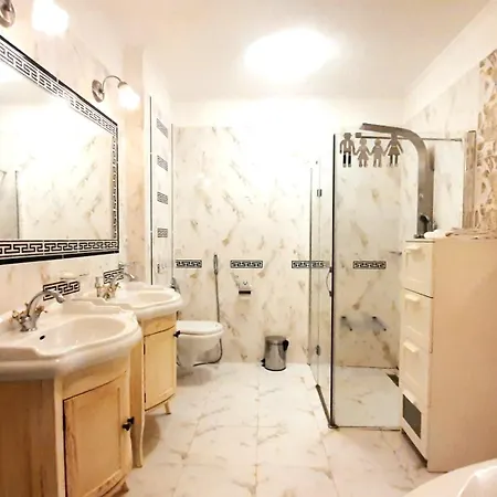 Spacious With Kitchen & Bathtub - Kindstay Prague Airport דירה Tuchomerice